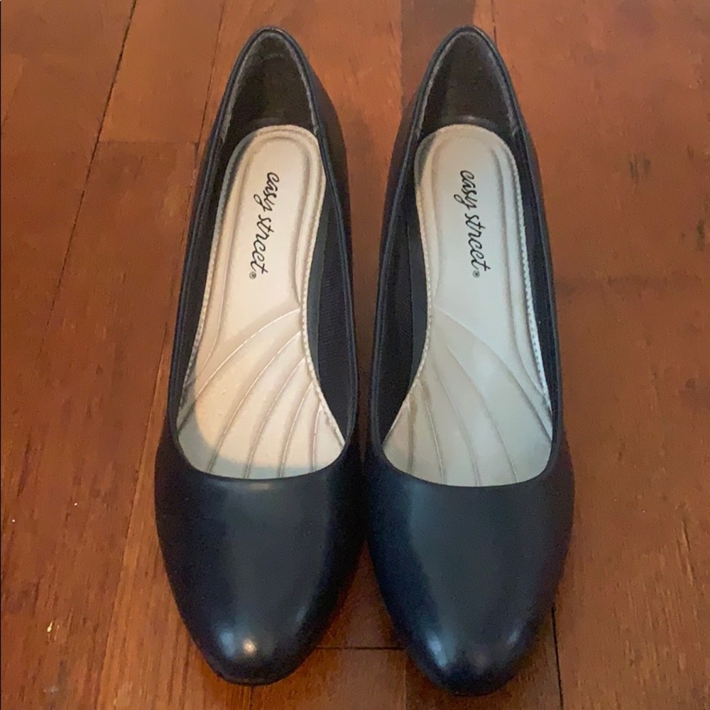 Fabulous Pump by Easy Street